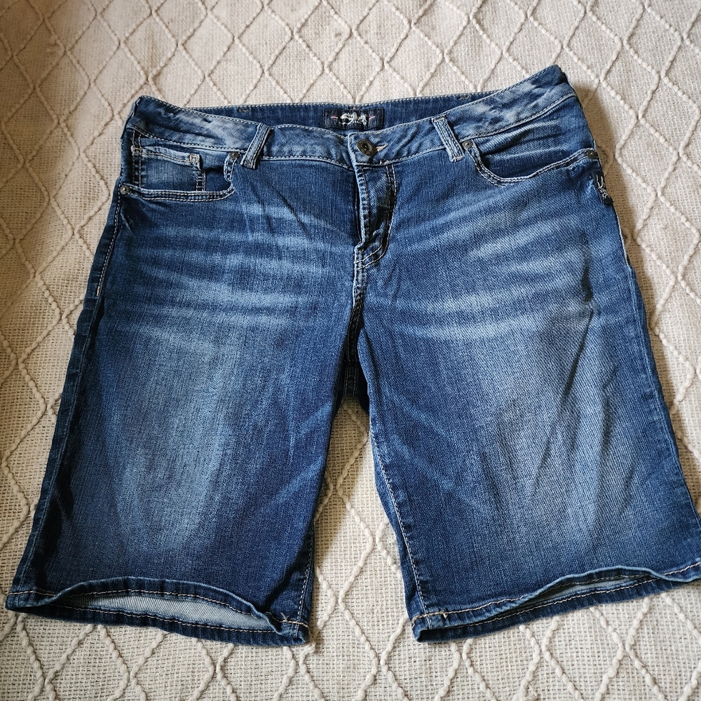 Silver Jeans Suki Bermuda Shorts Size 32